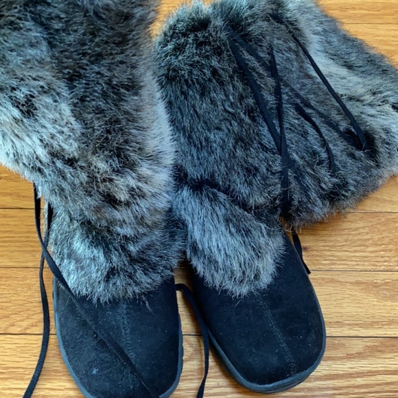 Never worn faux fur boots - Picture 1 of 1